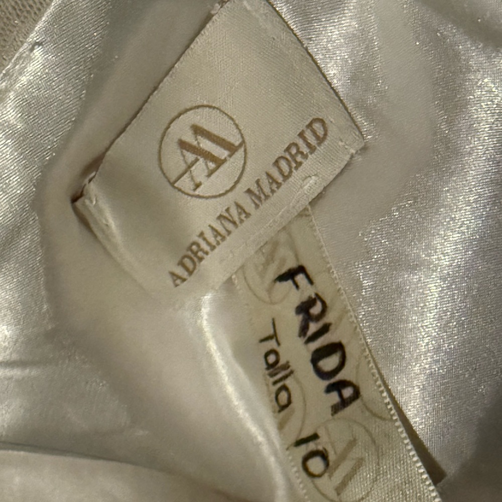 ADRIANA MADRID Frida Wedding Dress Size 10 - Picture 2 of 9